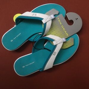 NWT Tek Gear Flip Flop Sandals